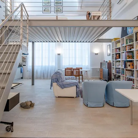 Designer Loft דירה